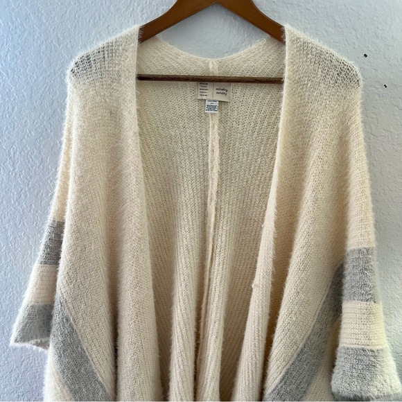 Saturday Sunday Anthropologie Eyelash Striped Batwing Poncho Sweater Size OS - Picture 4 of 10